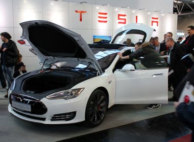 découvrez pourquoi jim cramer considère tesla comme une entreprise de robotique innovante, révolutionnant le secteur automobile avec ses technologies avancées.
