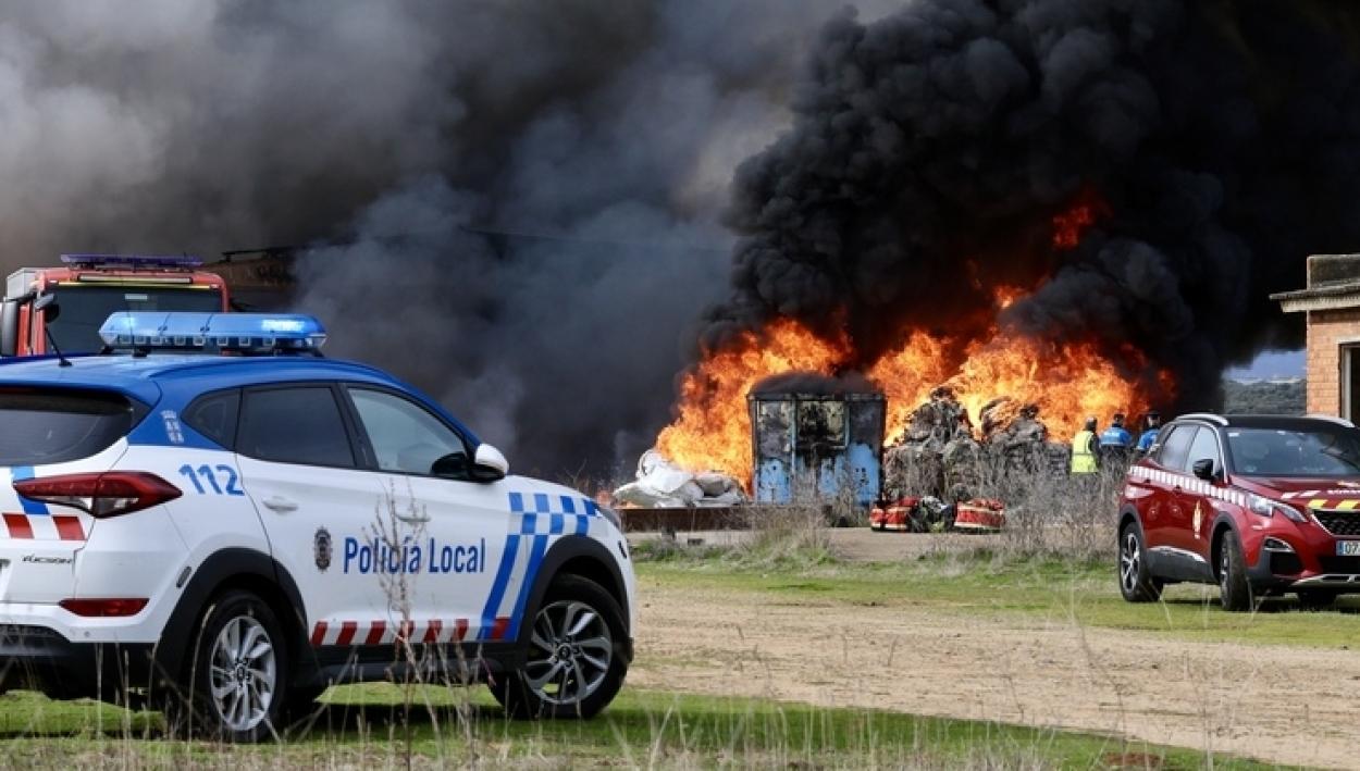 Colonne de fumée lors de l'incendie de la plante de recyclage