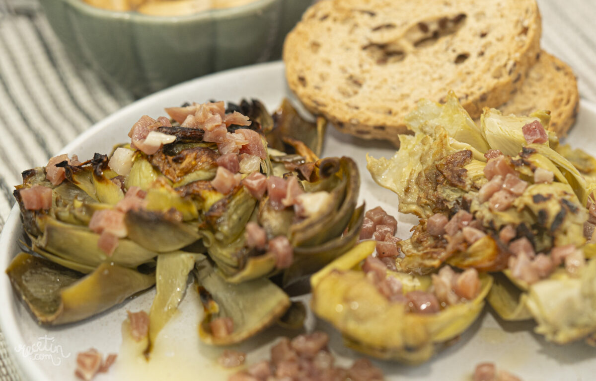Flores de alcachofa con jamón