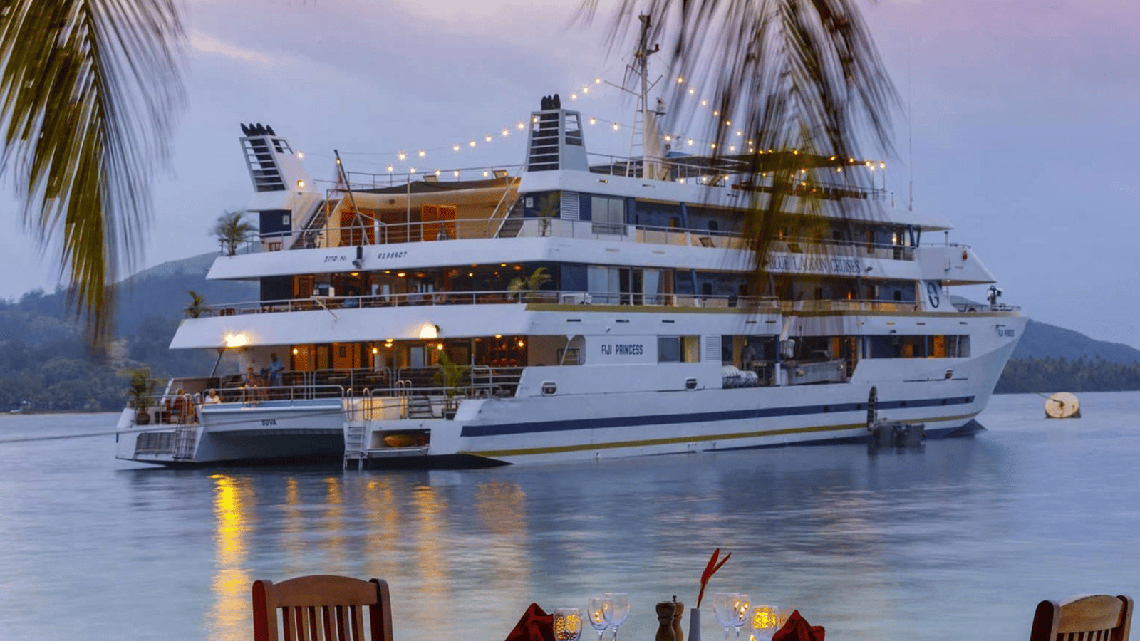 Croiseur échoué sur un récif tropical