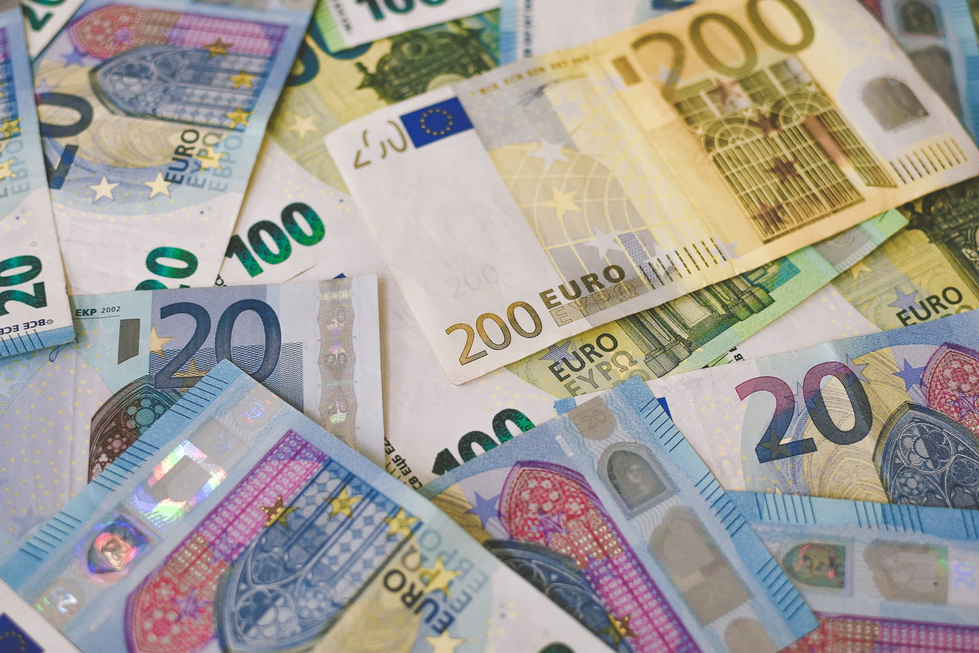 Avec un taux de change actuel de 1 dollar pour - plare.